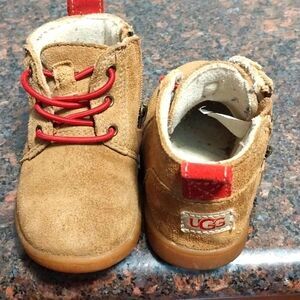 CHILD'S UNISEX Uggs Size 6...As Is...
